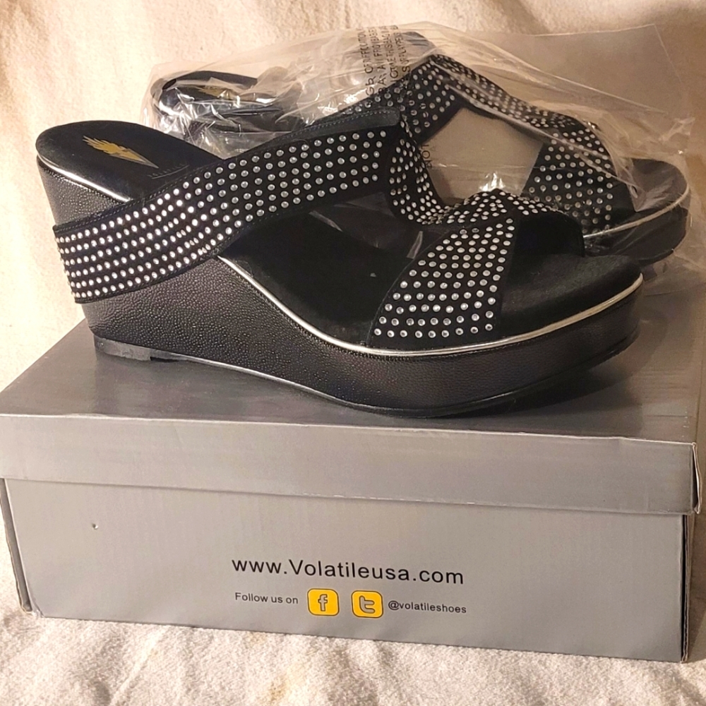 Black and Silver wegde hill sandles
